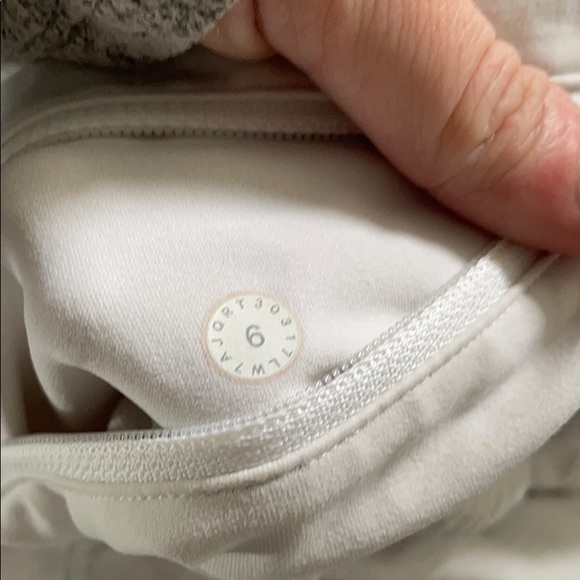 Lululemon white speed shorts sz 6 - Picture 6 of 7